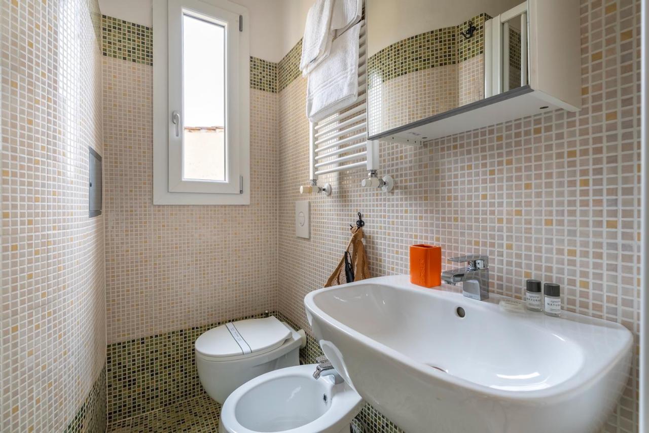 House On The Roof - Dolce Florencia